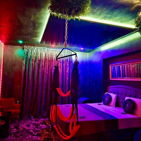 Love Room Бухарест Екстер'єр фото
