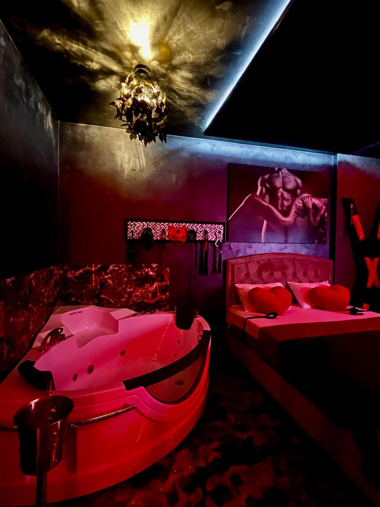 Love Room Бухарест Екстер'єр фото