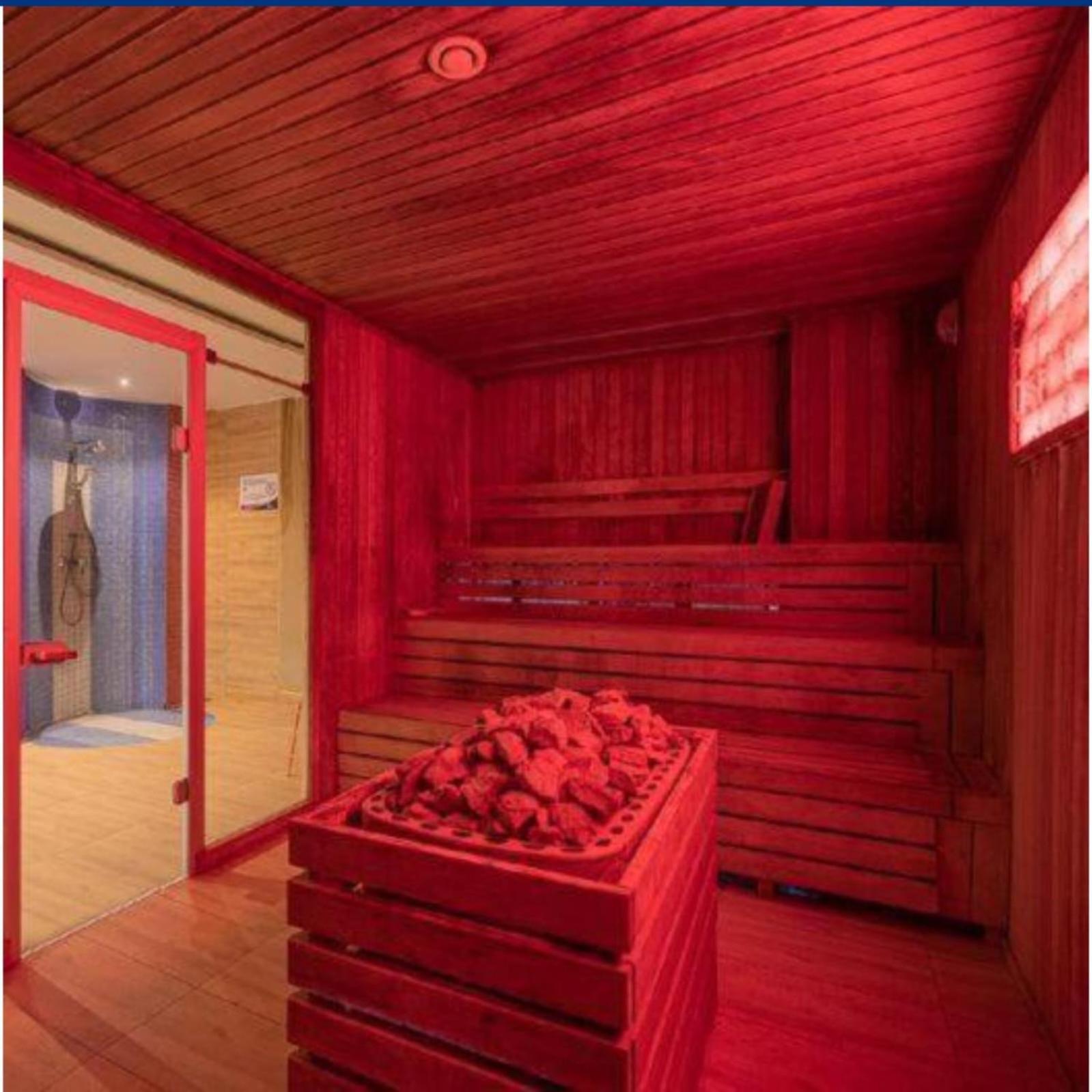 Love Room Бухарест Екстер'єр фото
