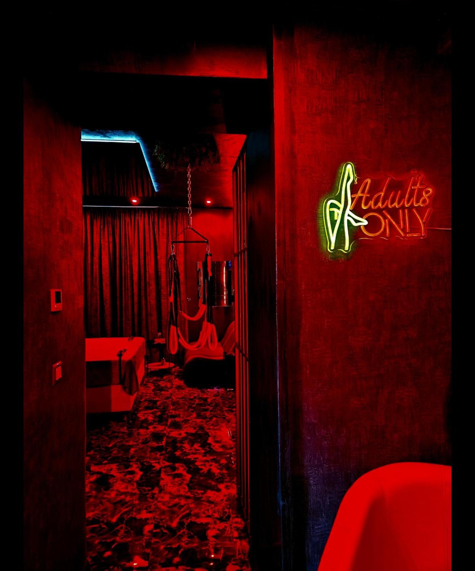 Love Room Бухарест Екстер'єр фото