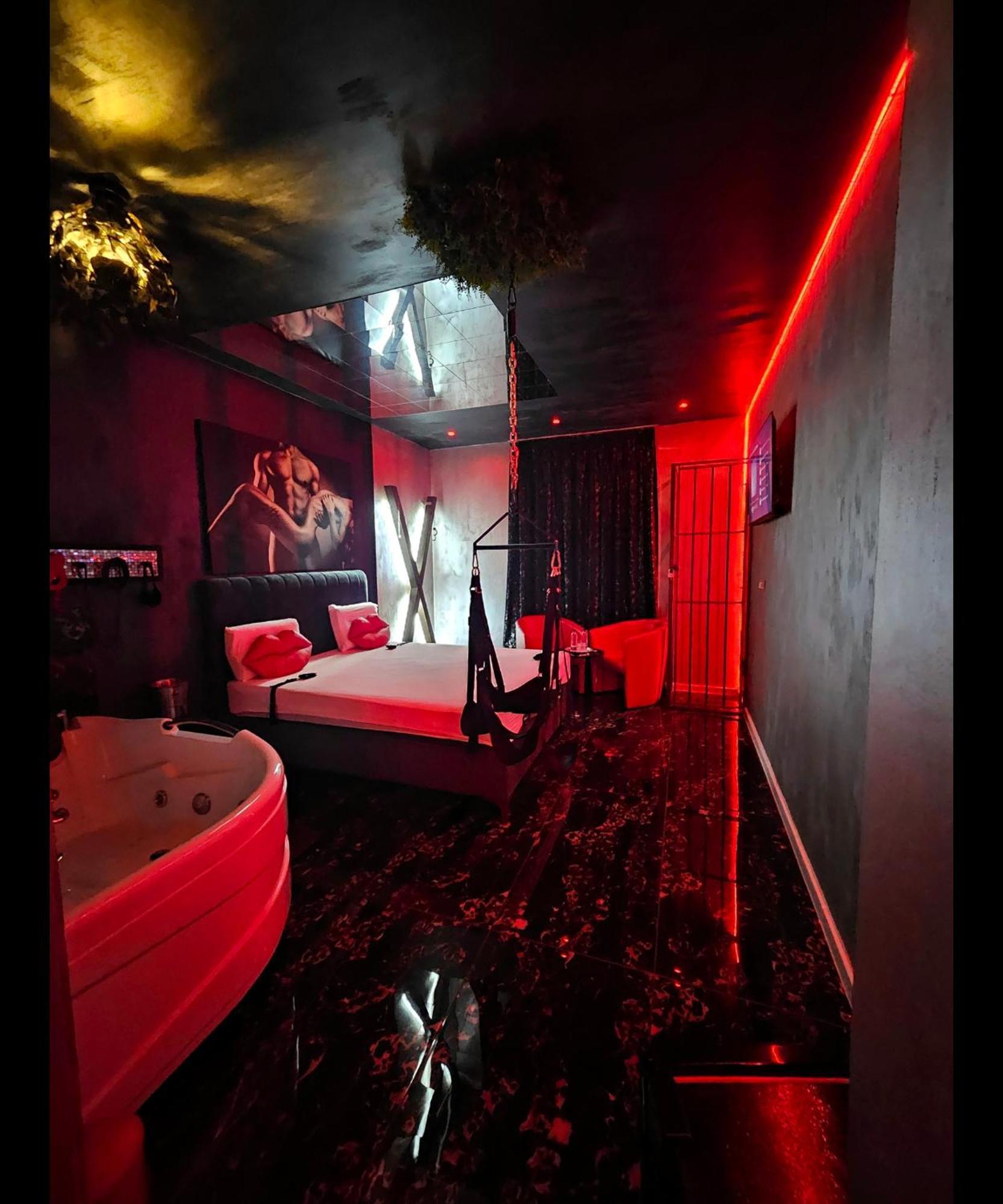 Love Room Бухарест Екстер'єр фото