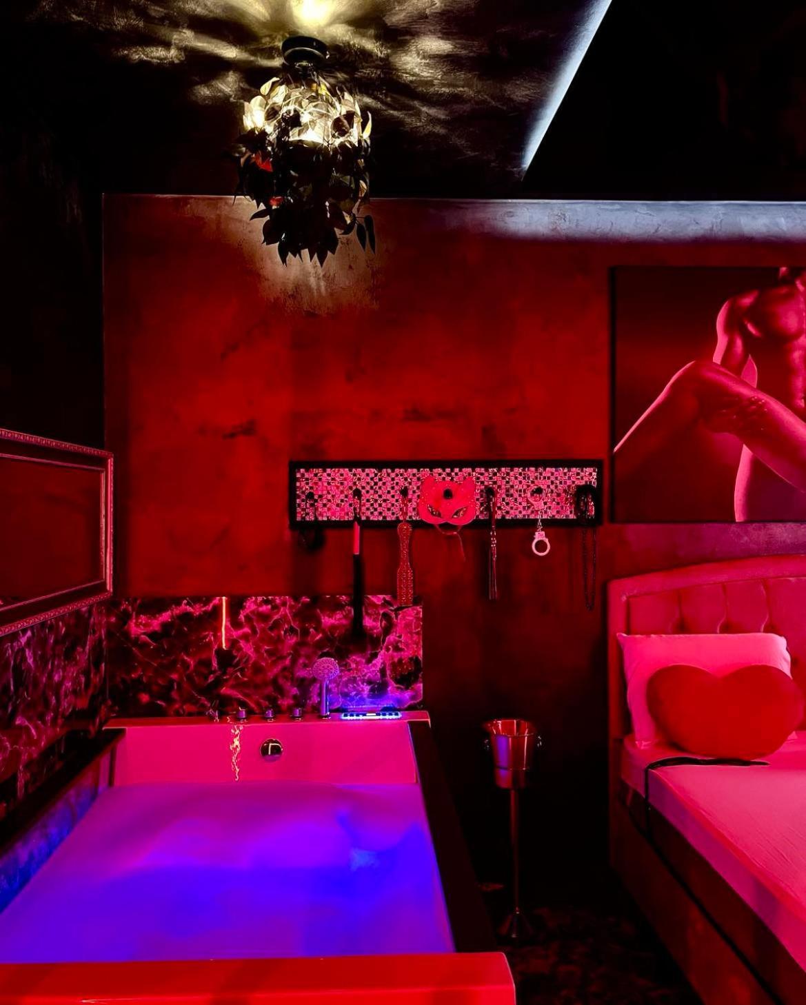 Love Room Бухарест Екстер'єр фото