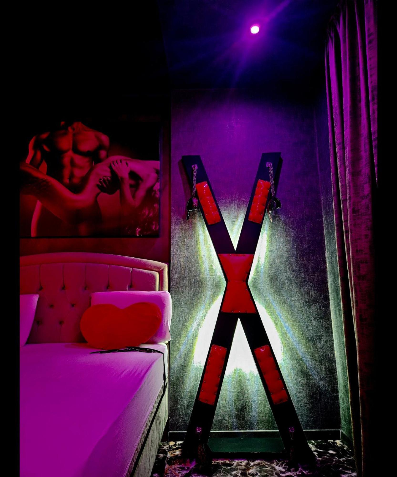 Love Room Бухарест Екстер'єр фото
